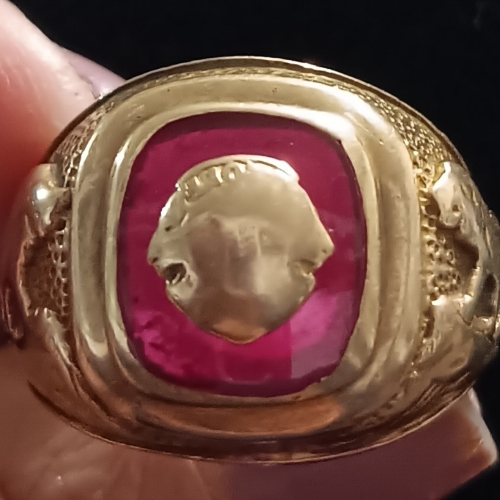 10k Yellow Gold Ring. Firm